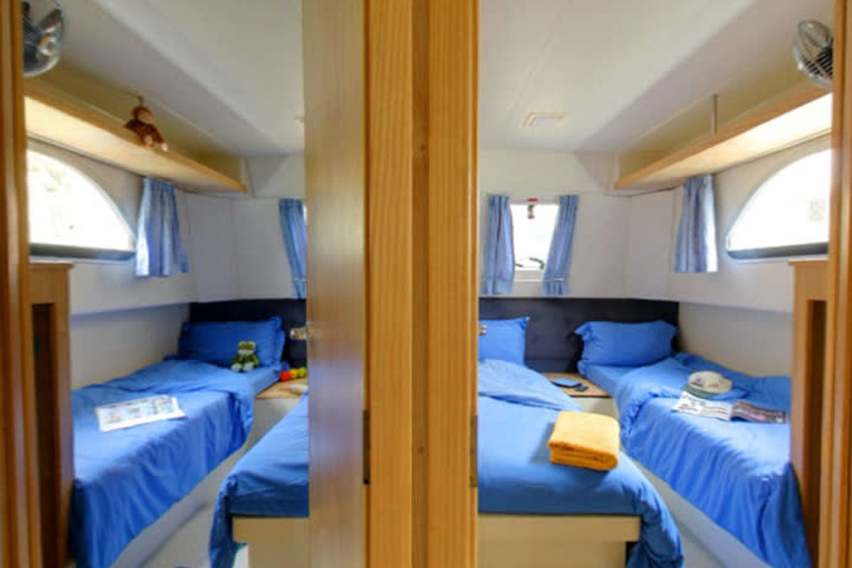 Cabin on Salsa B - Comfort 9, a Cygnet Salsa B motorboat at Saint-Gilles, France