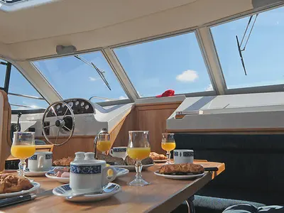 Cockpit of Clipper - Comfort 36, a Cygnet Clipper motorboat at Castelnaudary, France