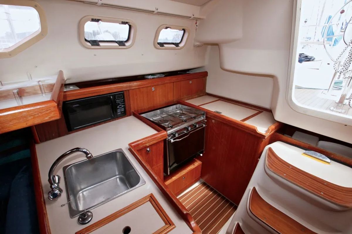 Galley of Cami 3, a Hunter Marine Hunter 320 sailboat at Castellammare del Golfo, Italy