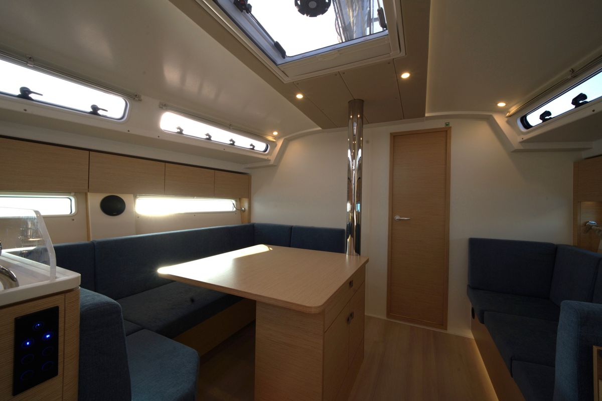 Salon of El Diablo, a Hanse Yachts Hanse 410 sailboat at Rosignano Solvay, Italy