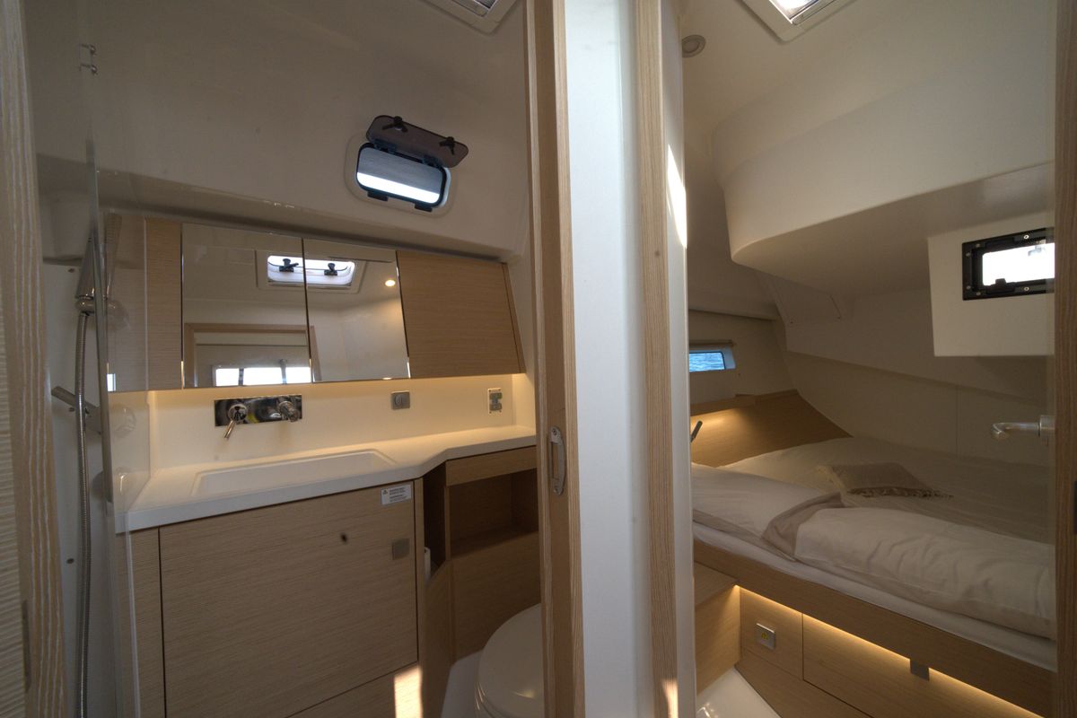Head on El Diablo, a Hanse Yachts Hanse 410 sailboat at Rosignano Solvay, Italy