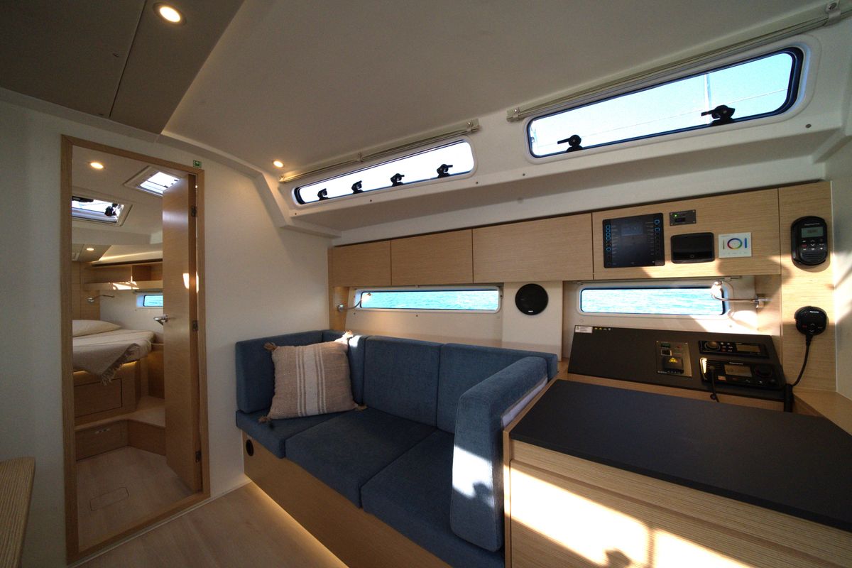 Salon of El Diablo, a Hanse Yachts Hanse 410 sailboat at Rosignano Solvay, Italy