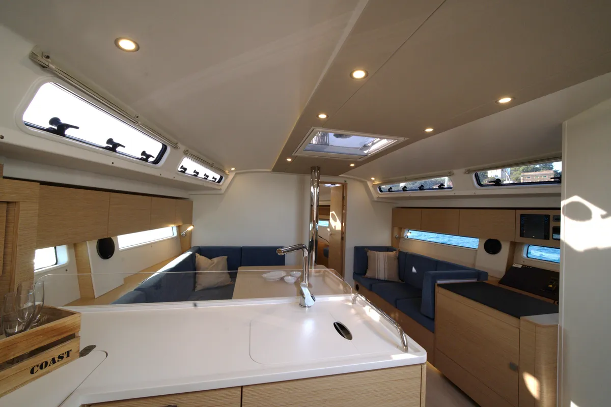 Salon of El Diablo, a Hanse Yachts Hanse 410 sailboat at Rosignano Solvay, Italy