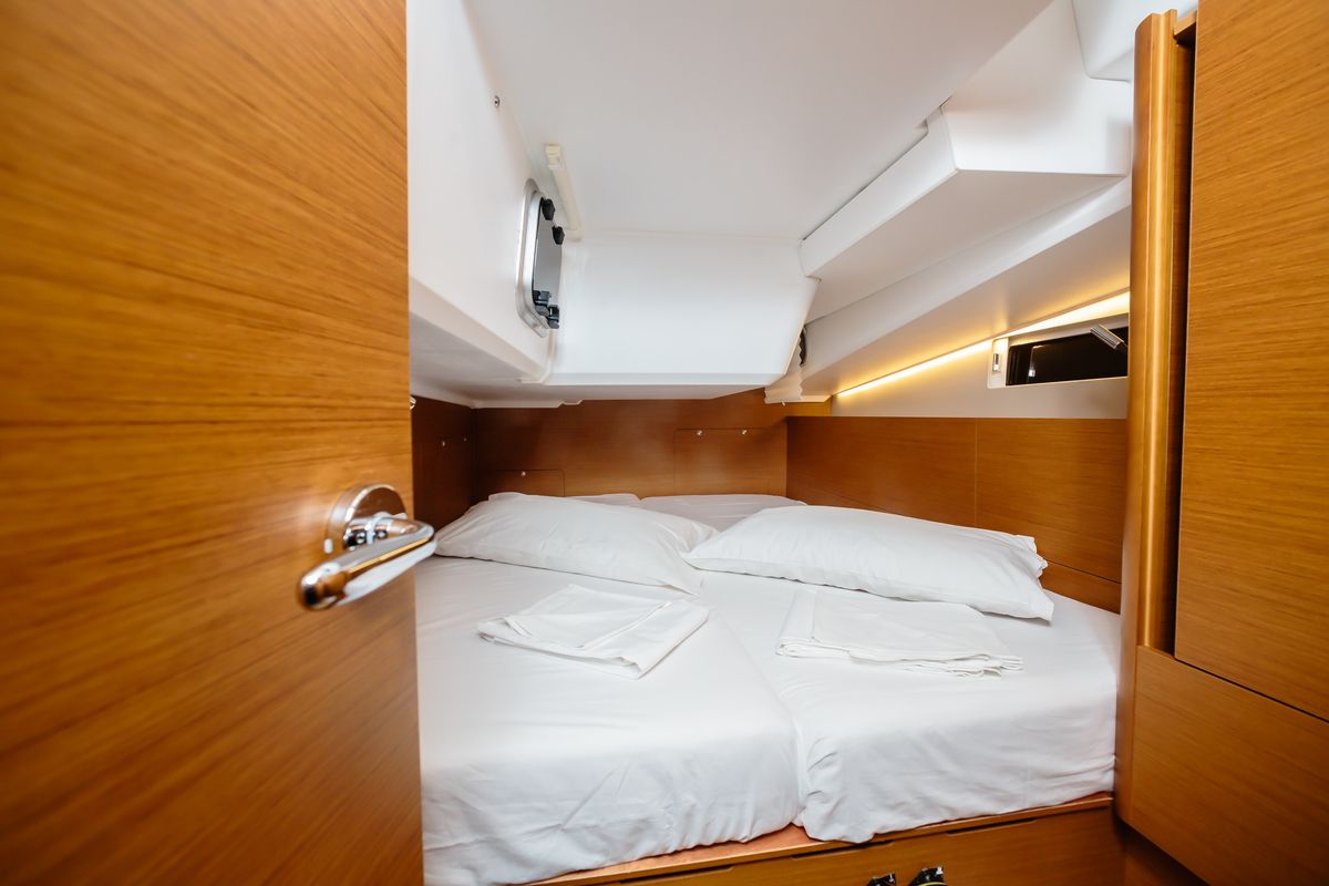 Cabin on Chaos - Standard line, a Jeanneau Sun Odyssey 490 sailboat at Capo d'Orlando, Italy