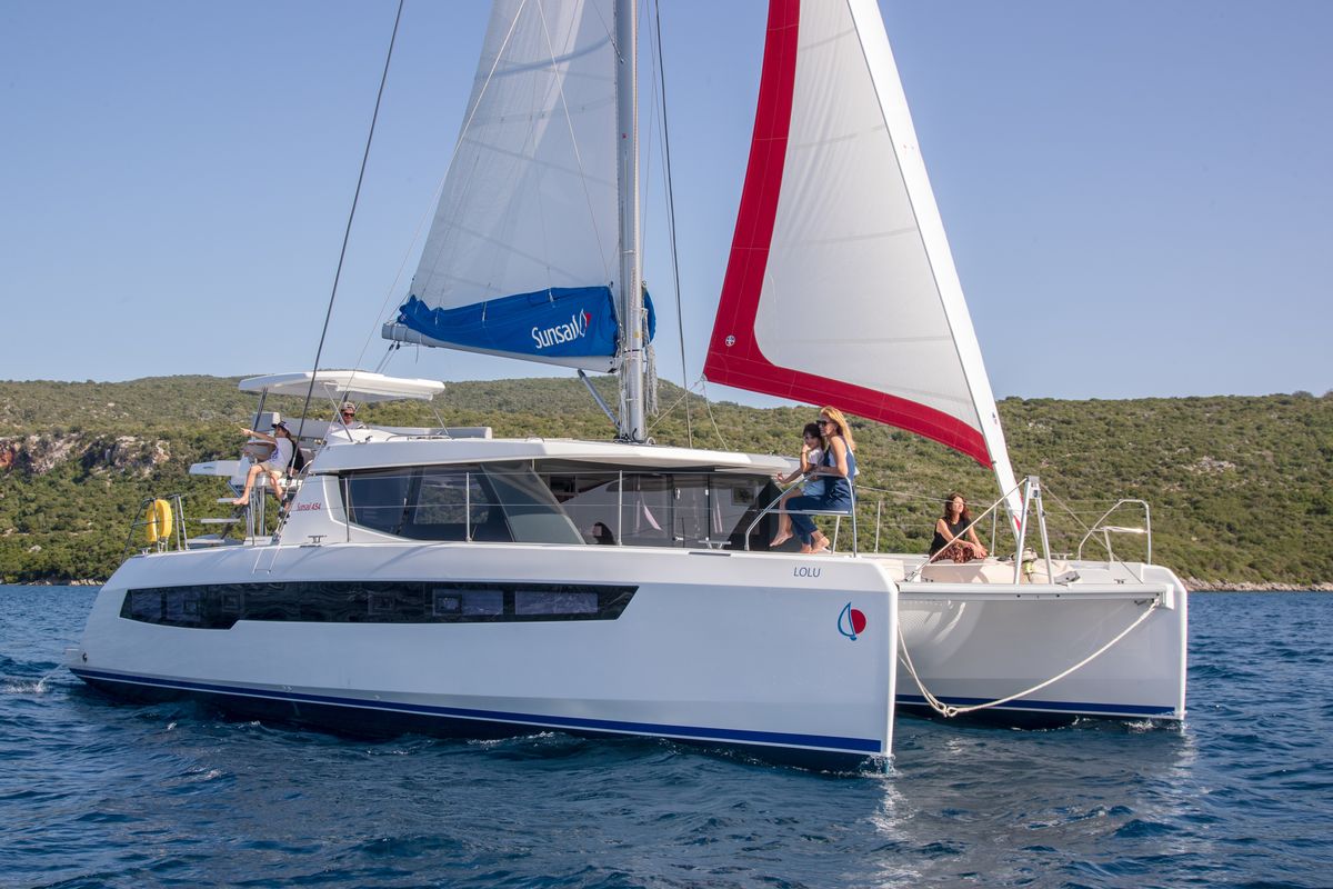Exterior view of Sunsail 454L Classic, a Leopard 45 catamaran at Central Abaco, Bahamas