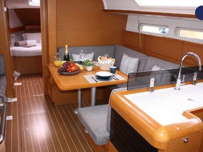 Salon of Sora, a Jeanneau Sun Odyssey 409 sailboat at Dénia, Spain