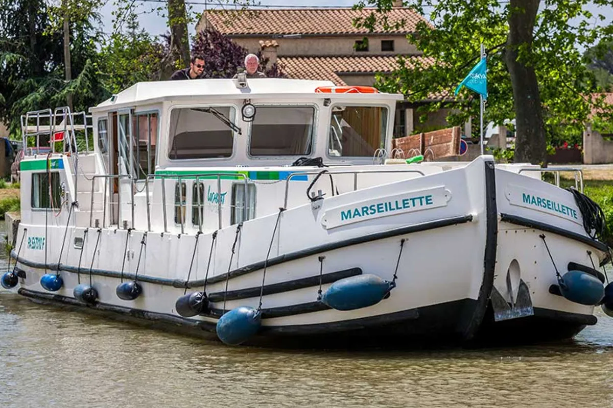 Exterior view of 1400-17, a Pénichette 1400 motorboat at Fürstenberg/Havel, Germany