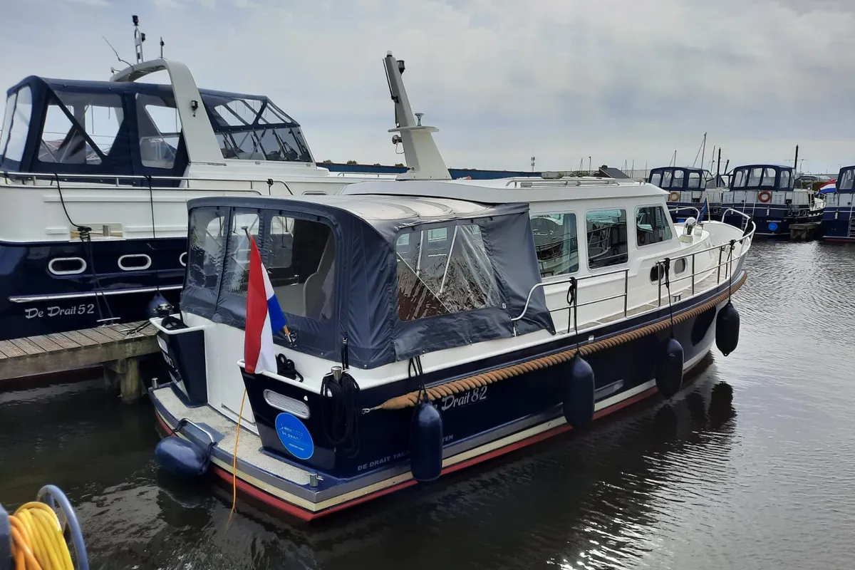 Exterior view of Drait 82, a De Drait Bravoure 34 motorboat at Woudsend, Netherlands
