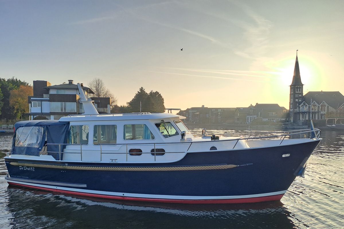 Exterior view of Drait 82, a De Drait Bravoure 34 motorboat at Woudsend, Netherlands