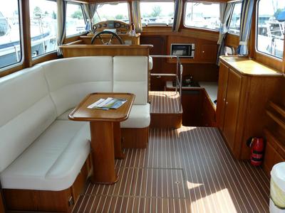 Salon of Drait 82, a De Drait Bravoure 34 motorboat at Woudsend, Netherlands