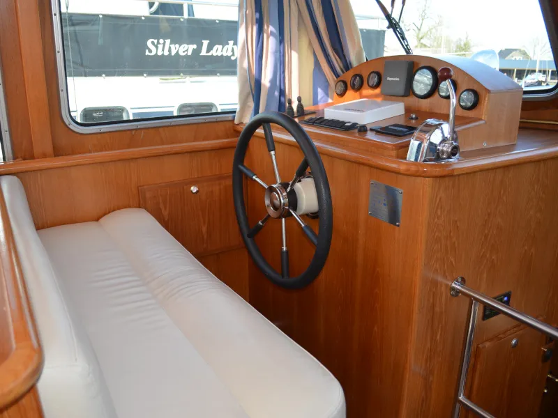 Cockpit of Drait 82, a De Drait Bravoure 34 motorboat at Woudsend, Netherlands
