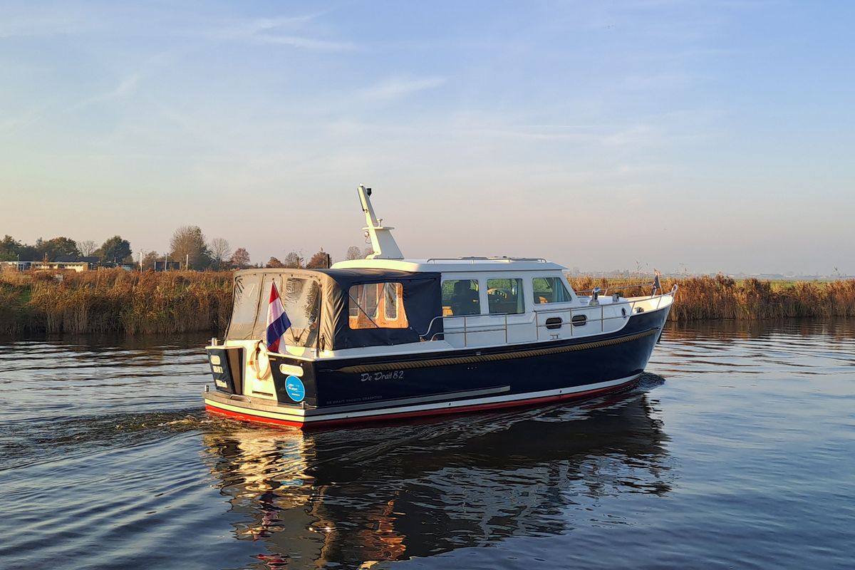 Exterior view of Drait 82, a De Drait Bravoure 34 motorboat at Woudsend, Netherlands