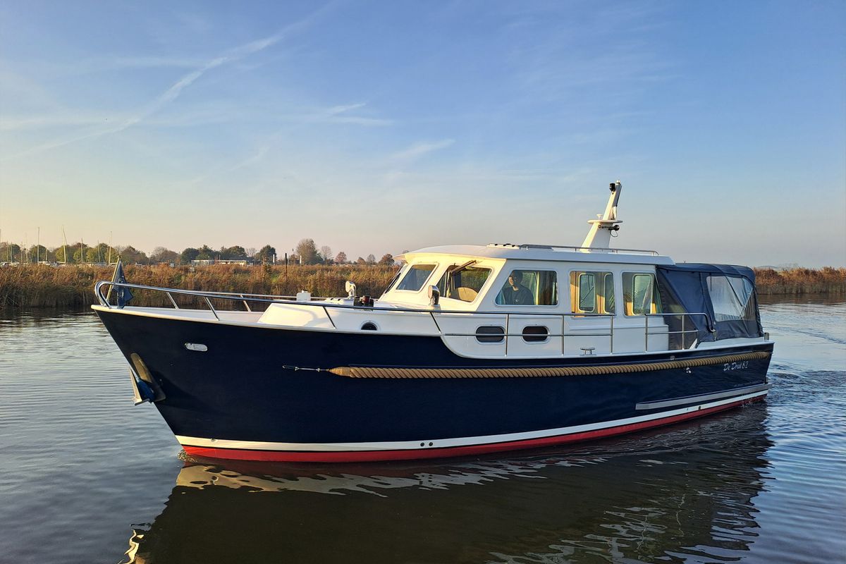 Exterior view of Drait 82, a De Drait Bravoure 34 motorboat at Woudsend, Netherlands
