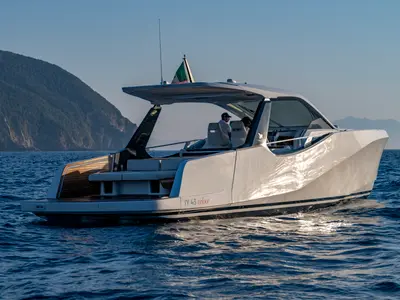 no_name, a IY 43 Veloce motorboat at San Vincenzo, Italy
