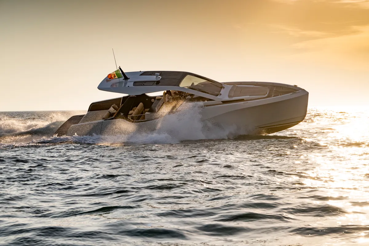 no_name, a IY 43 Veloce motorboat at San Vincenzo, Italy