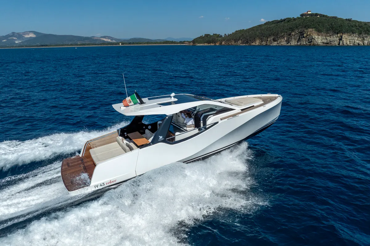 no_name, a IY 43 Veloce motorboat at San Vincenzo, Italy