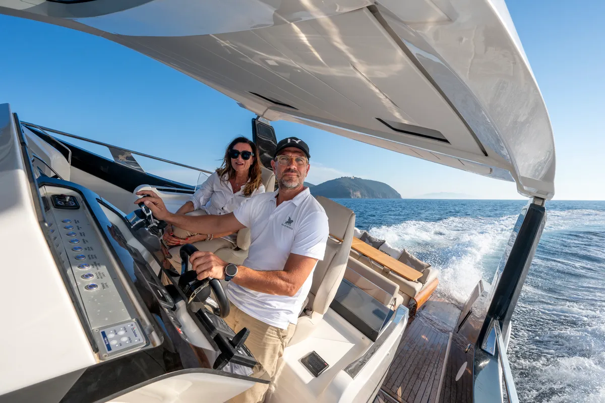 no_name, a IY 43 Veloce motorboat at San Vincenzo, Italy