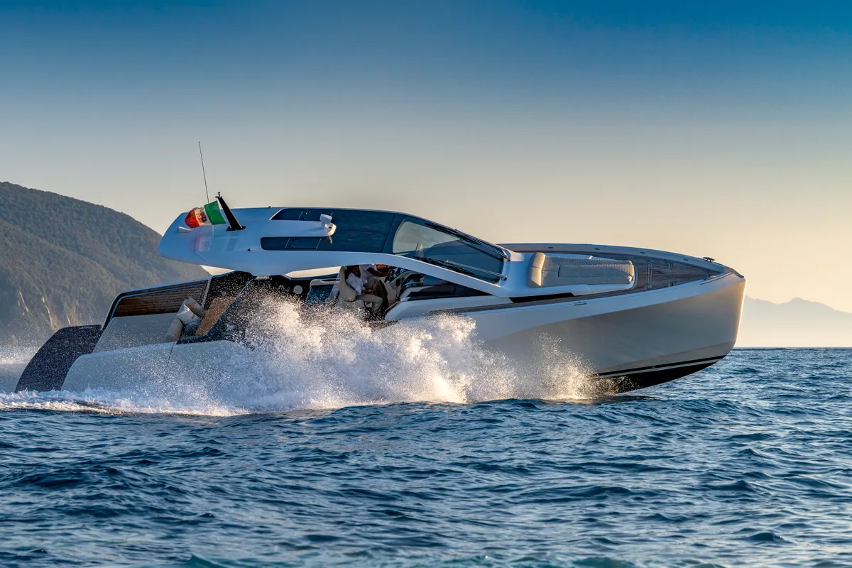 no_name, a IY 43 Veloce motorboat at San Vincenzo, Italy