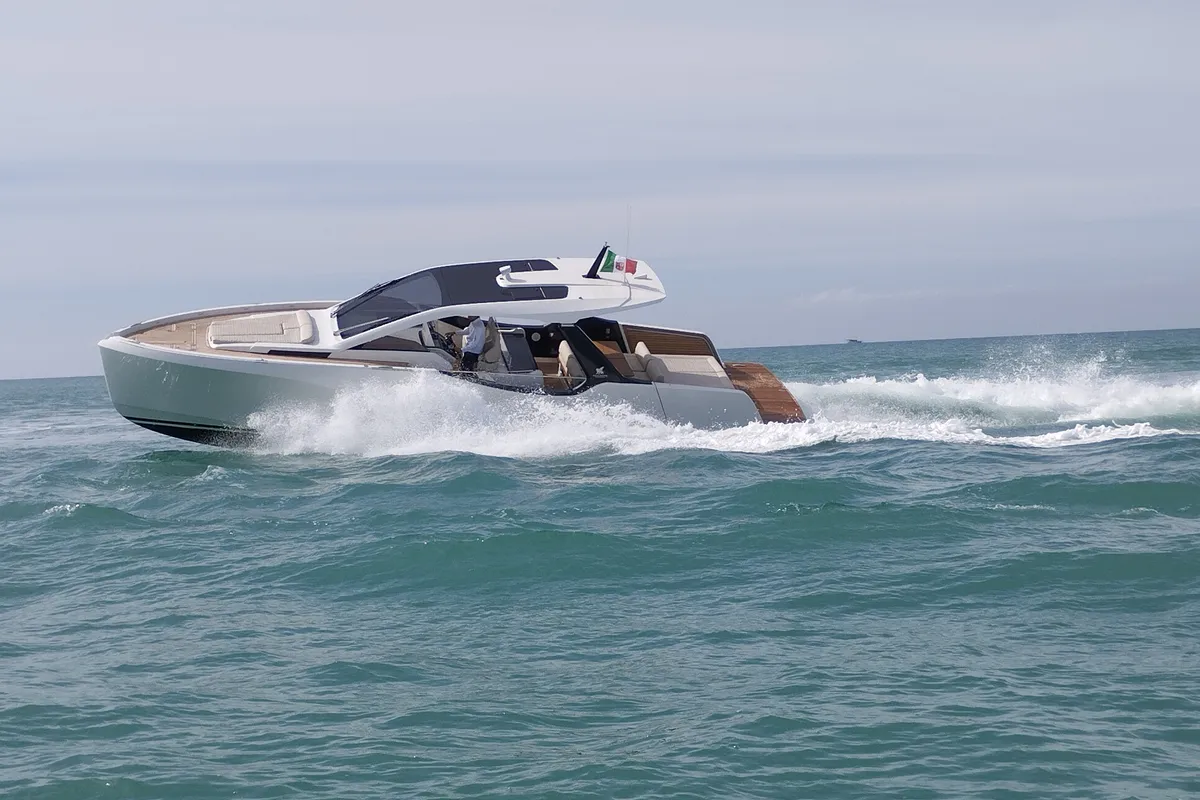no_name, a IY 43 Veloce motorboat at San Vincenzo, Italy