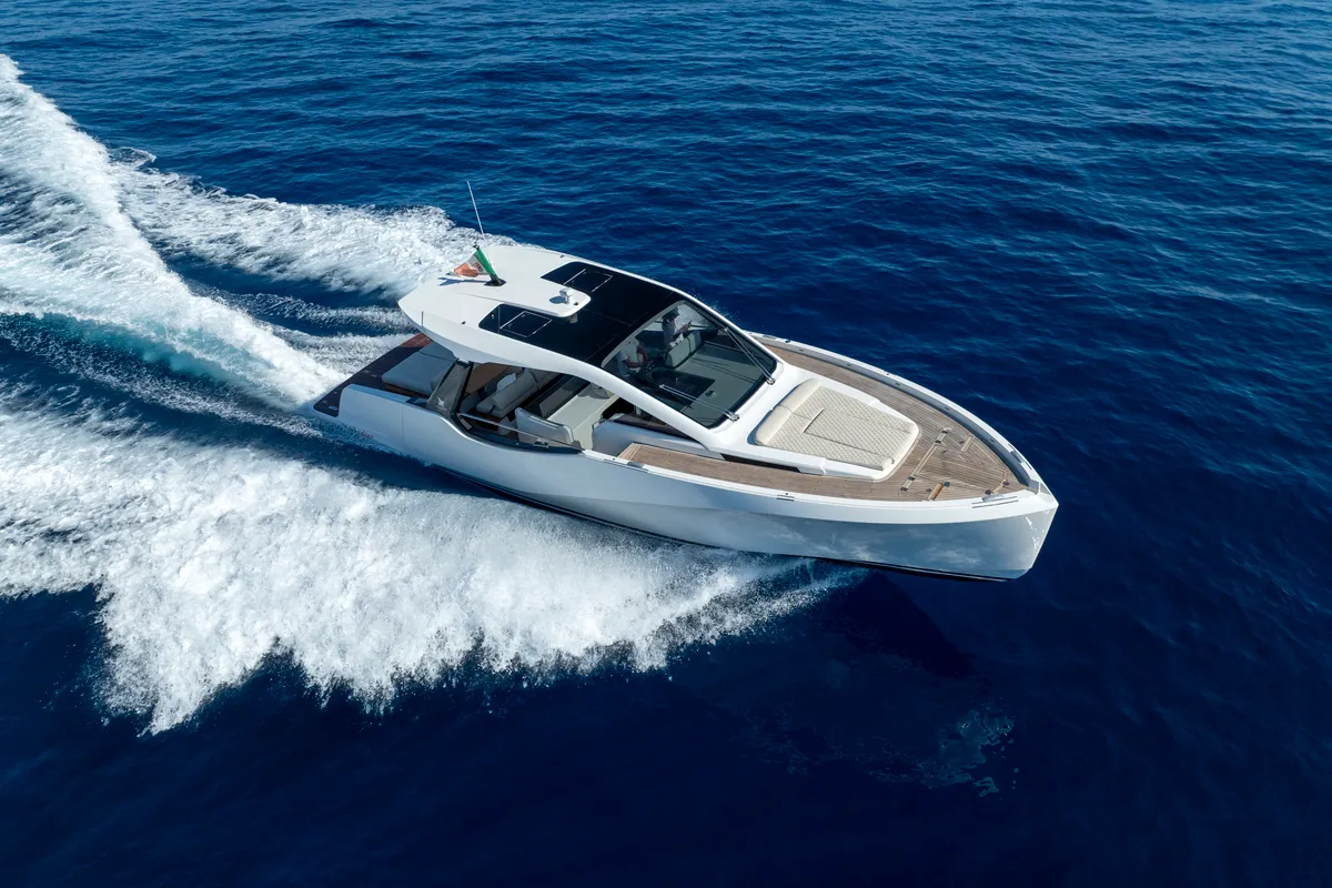 no_name, a IY 43 Veloce motorboat at San Vincenzo, Italy