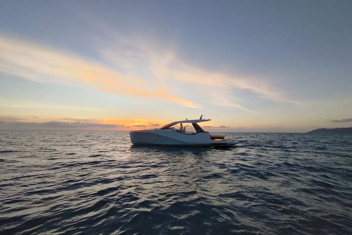 no_name, a IY 43 Veloce motorboat at San Vincenzo, Italy