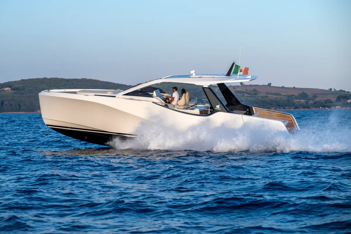 no_name, a IY 43 Veloce motorboat at San Vincenzo, Italy