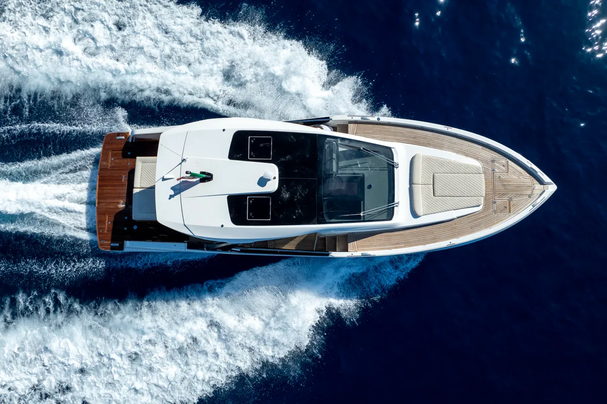 no_name, a IY 43 Veloce motorboat at San Vincenzo, Italy