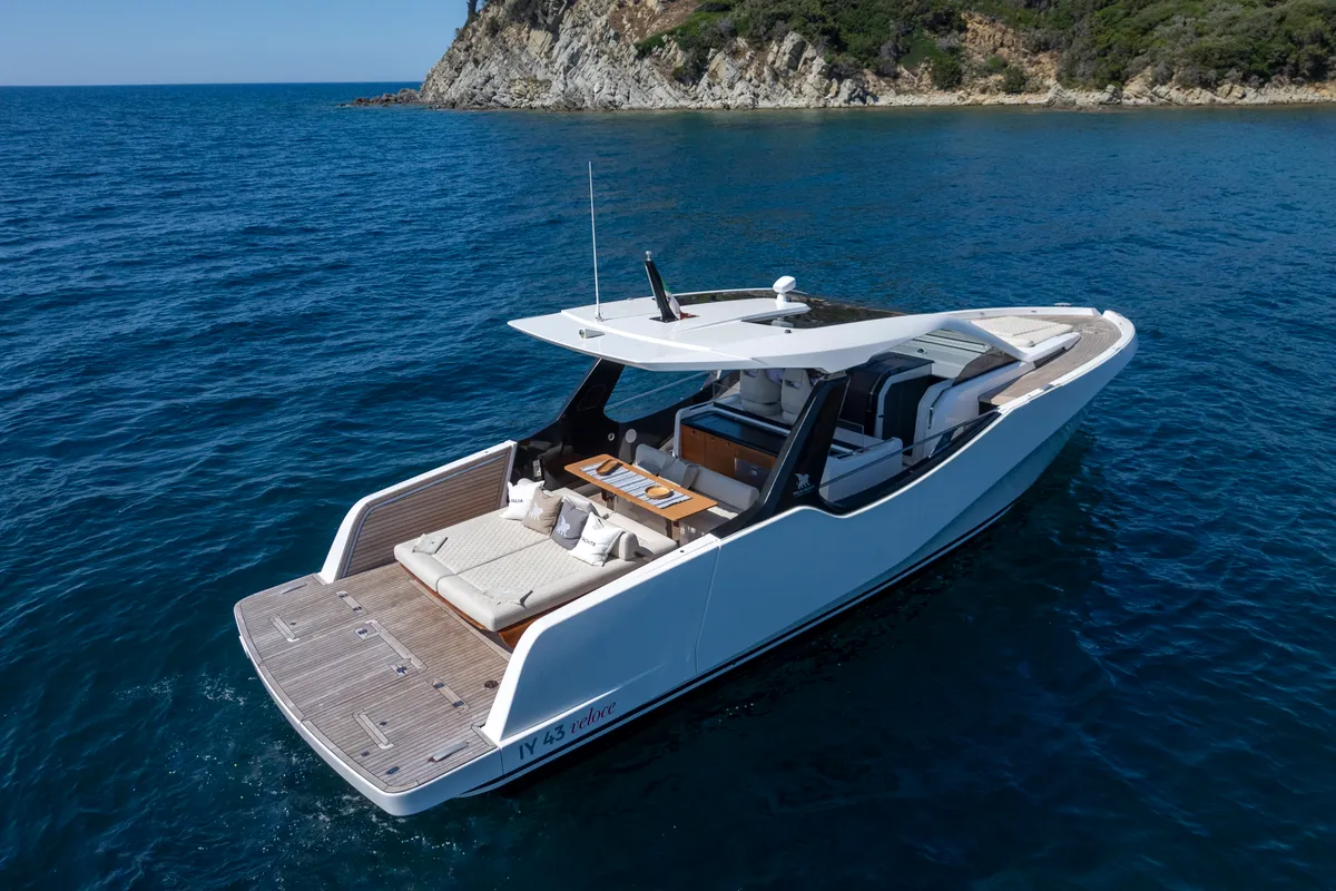 no_name, a IY 43 Veloce motorboat at San Vincenzo, Italy