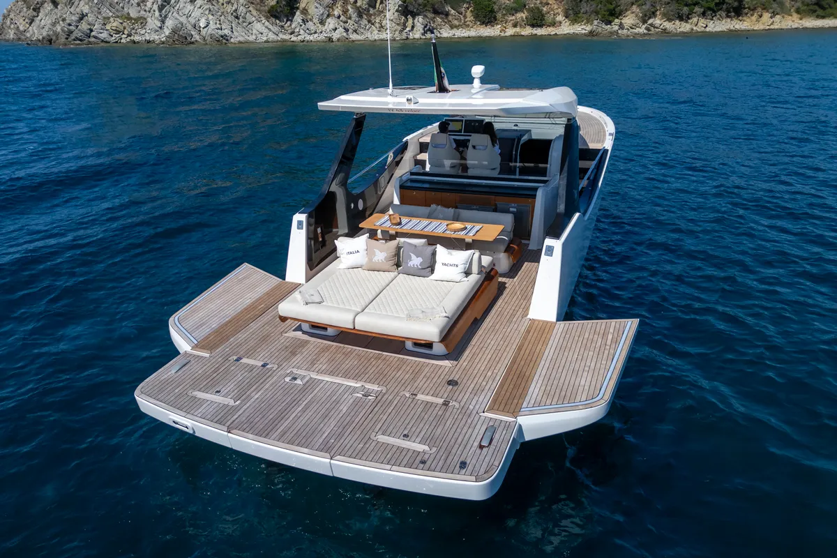 no_name, a IY 43 Veloce motorboat at San Vincenzo, Italy