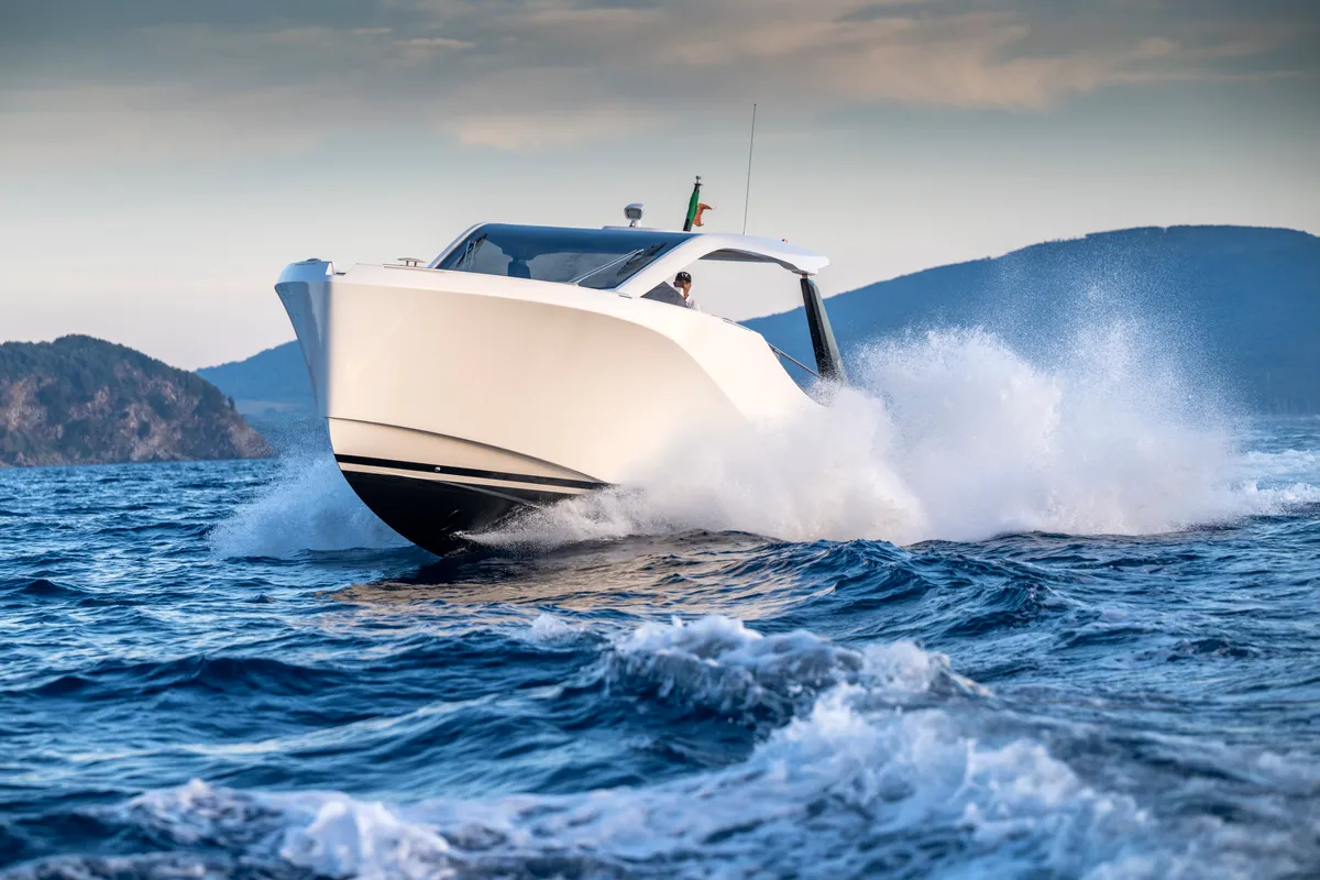no_name, a IY 43 Veloce motorboat at San Vincenzo, Italy