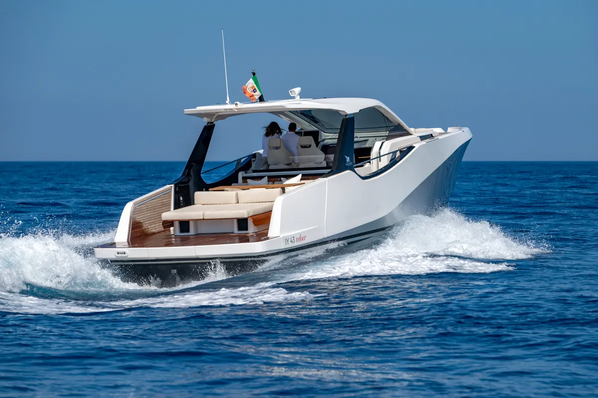no_name, a IY 43 Veloce motorboat at San Vincenzo, Italy