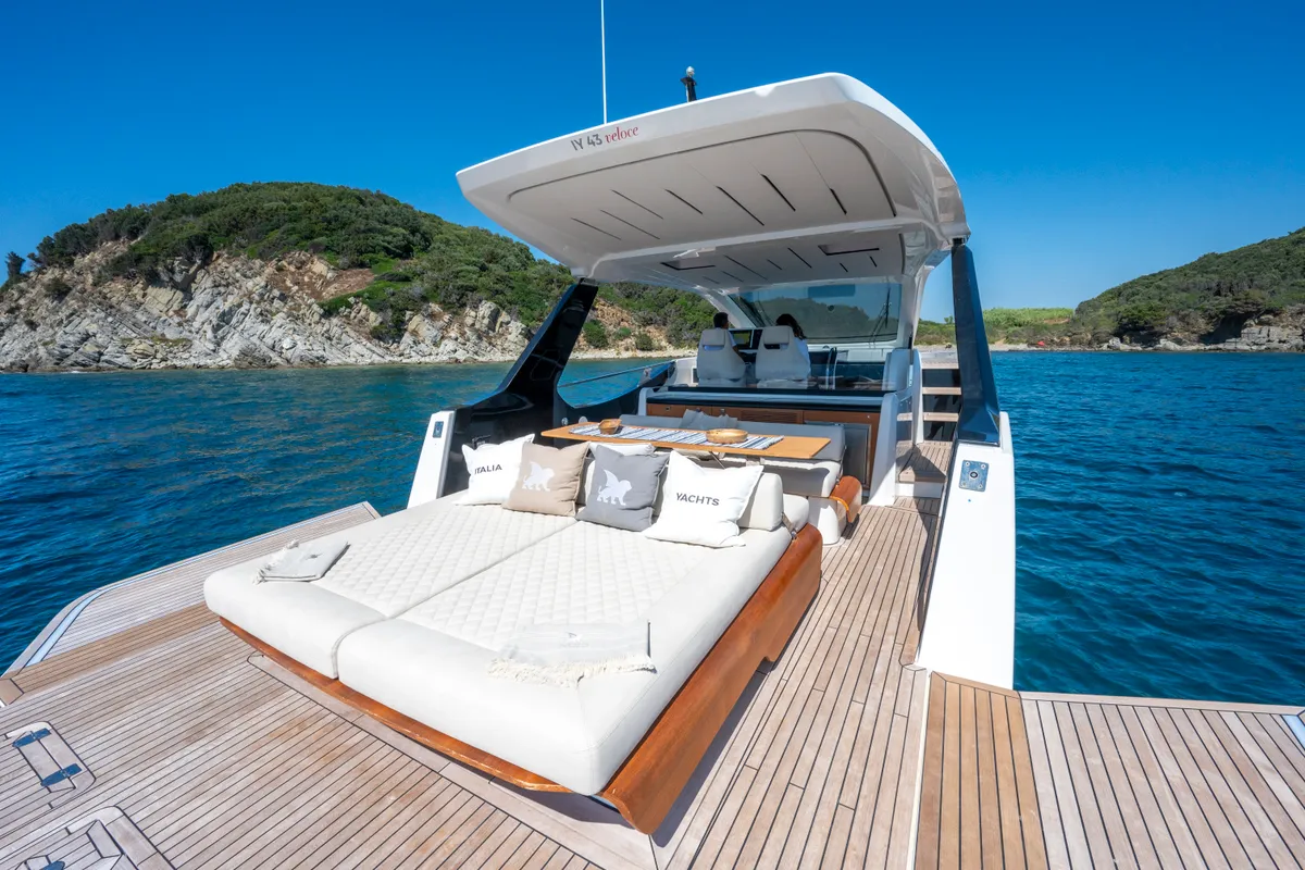 no_name, a IY 43 Veloce motorboat at San Vincenzo, Italy