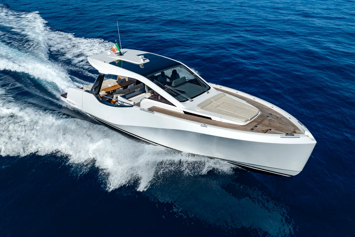 no_name, a IY 43 Veloce motorboat at San Vincenzo, Italy