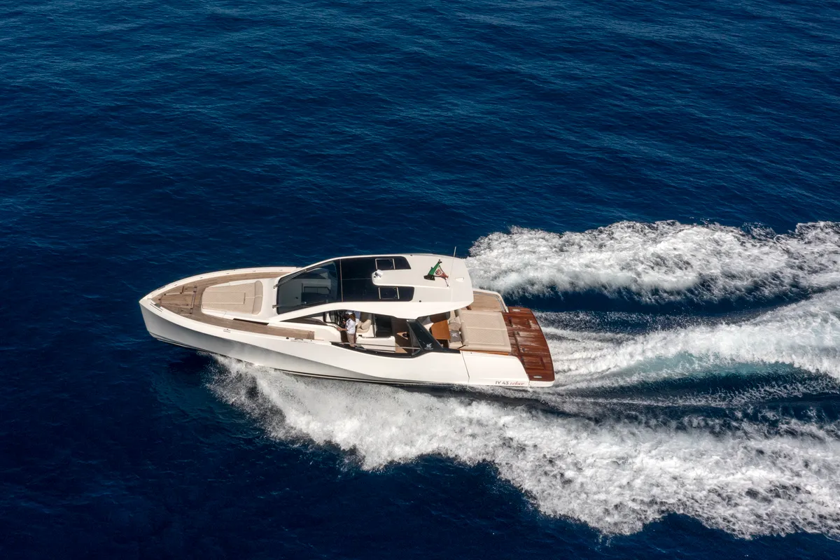 no_name, a IY 43 Veloce motorboat at San Vincenzo, Italy
