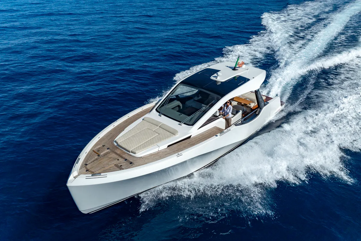 no_name, a IY 43 Veloce motorboat at San Vincenzo, Italy