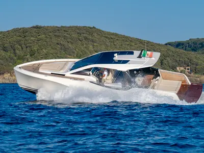 no_name, a IY 43 Veloce motorboat at San Vincenzo, Italy