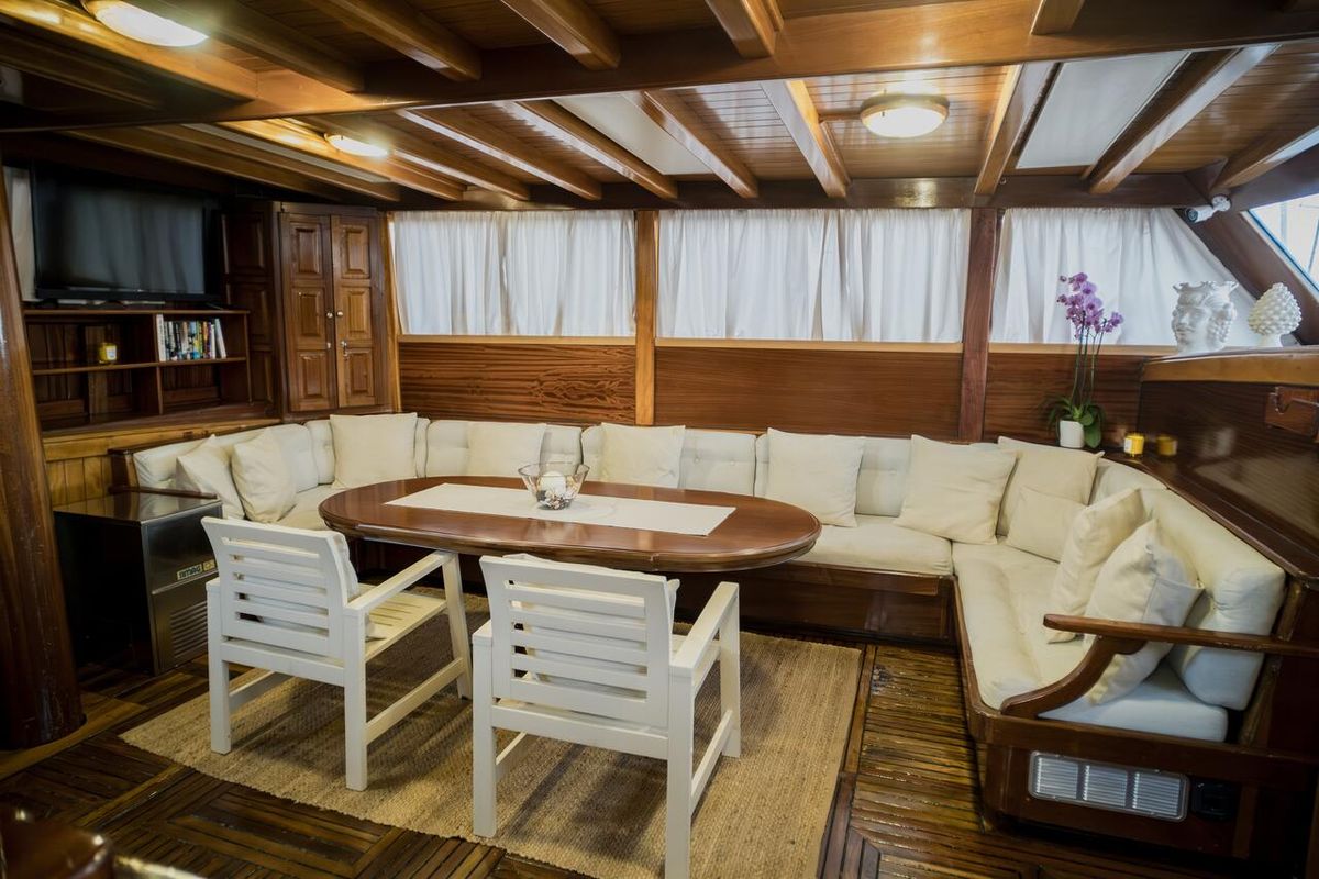 Salon of Hande - Capo Galera, a Ticari Yacht Hande - Capo Galera yacht at Capo d'Orlando, Italy