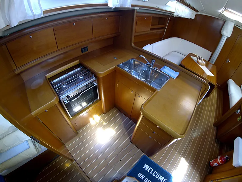 Cabin on Pingala, a Cantiere Del Pardo (Grand Soleil) Grand Soleil 45 sailboat at Grad Šibenik, Croatia