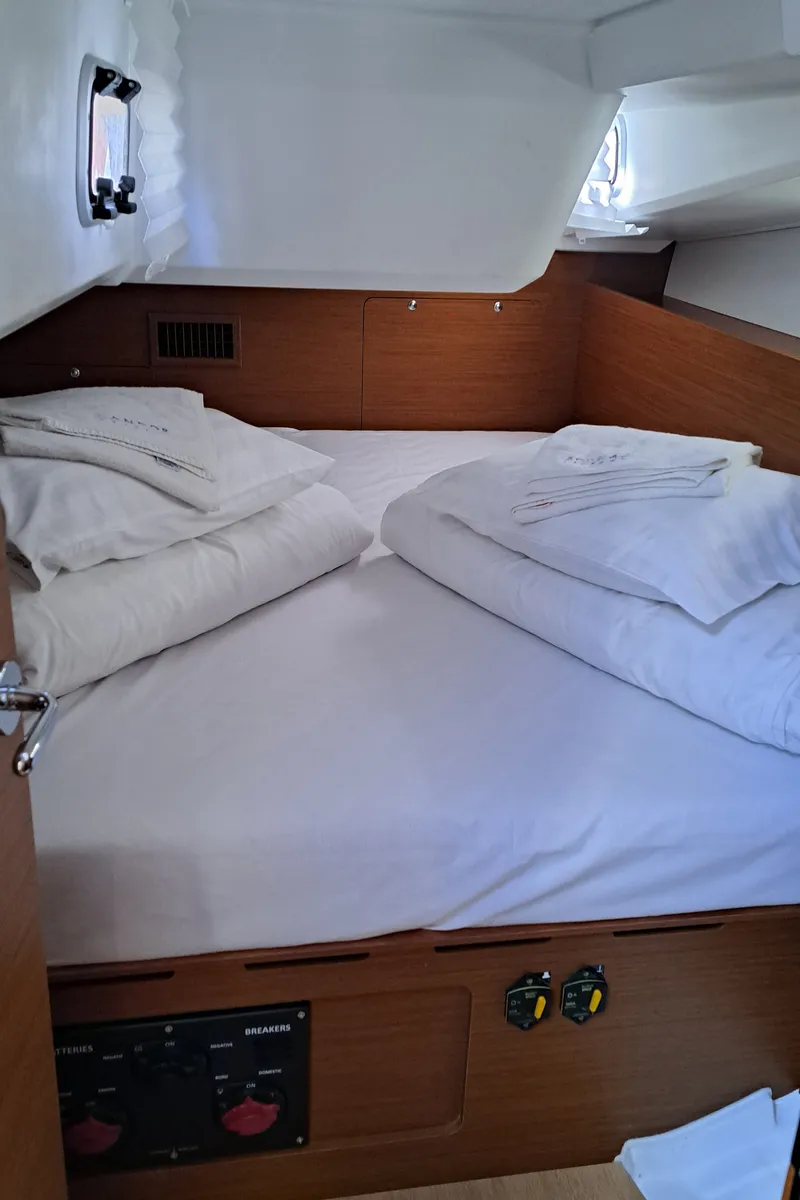 Cabin on Mirrmurr, a Jeanneau Sun Odyssey 490 sailboat at Grad Kaštela, Croatia