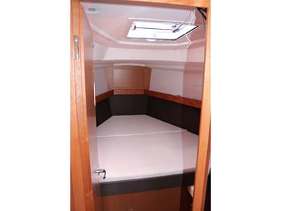Cabin on Julia, a Bavaria Cruiser 37 sailboat at Općina Sukošan, Croatia