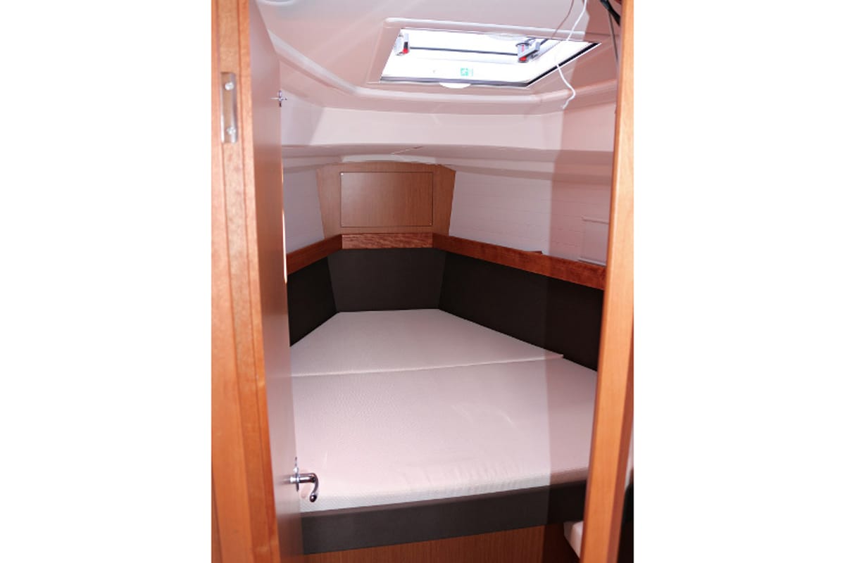 Cabin on Julia, a Bavaria Cruiser 37 sailboat at Općina Sukošan, Croatia