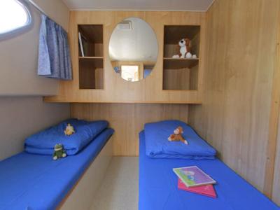 Cabin on Calypso - Comfort 5, a Cygnet Calypso motorboat at Portiragnes, France