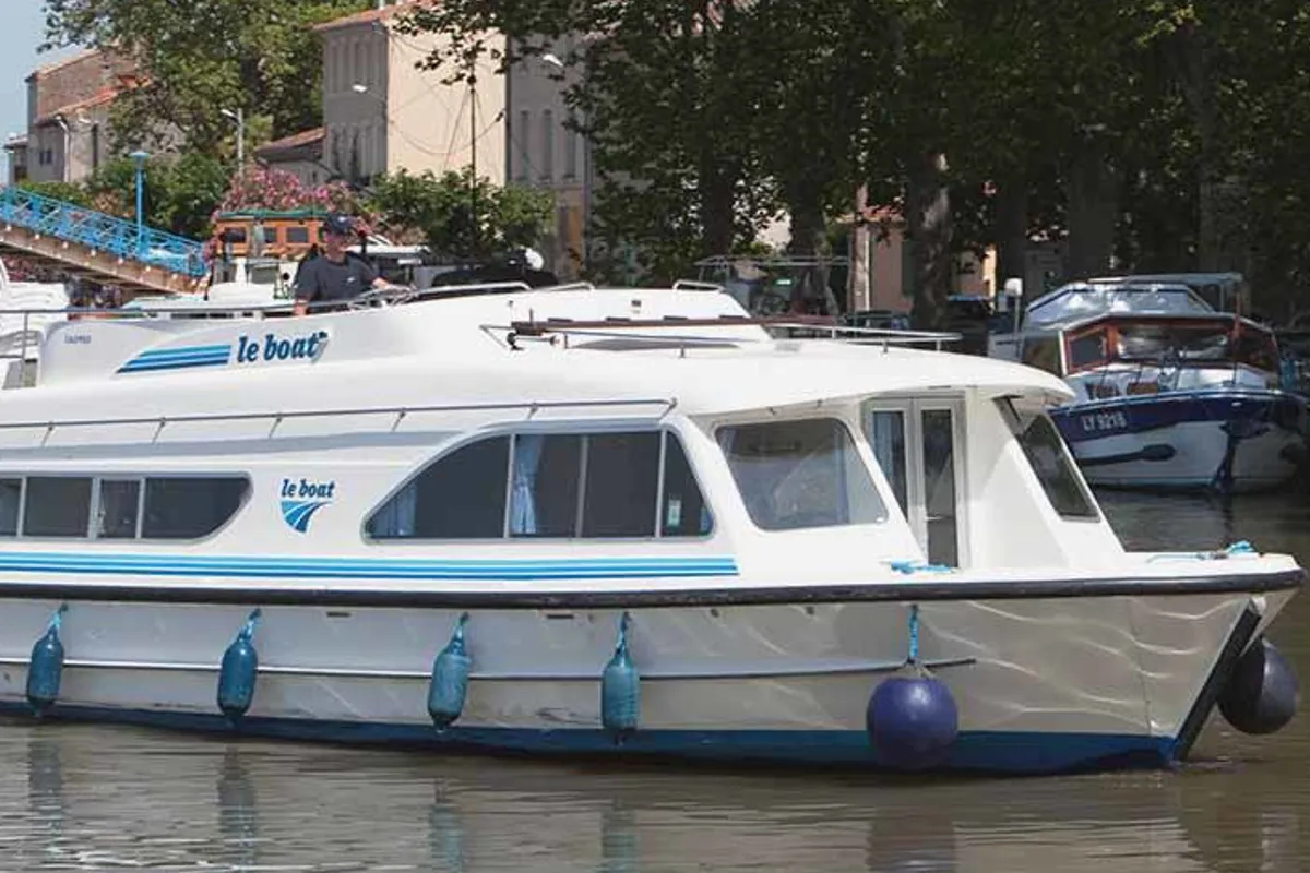 Exterior view of Calypso - Comfort 5, a Cygnet Calypso motorboat at Portiragnes, France