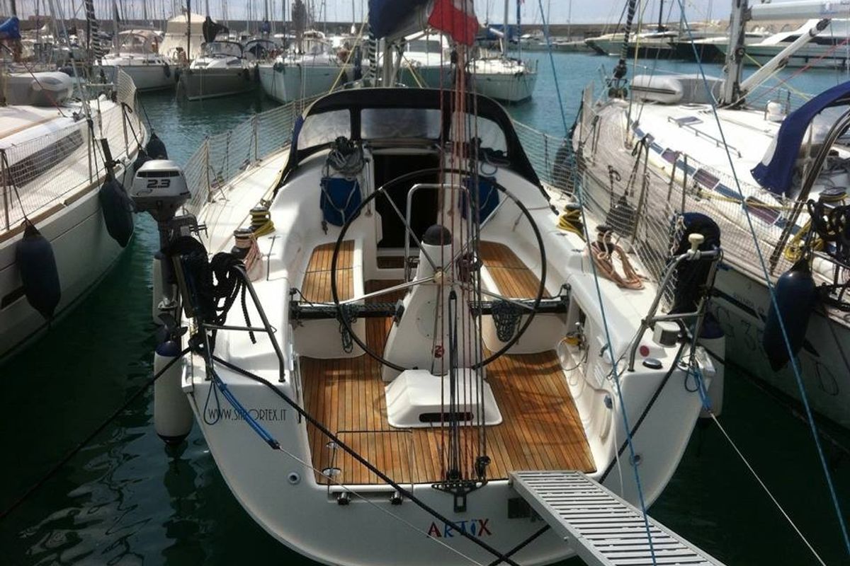 Cockpit of ARTIX, a Bavaria 38 Match sailboat at Rosignano Solvay, Italy