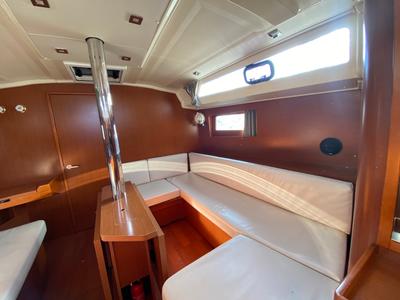 Salon of IKARIA, a Beneteau Oceanis 41.1 sailboat at Municipal Unit of Nea Peramos, Greece