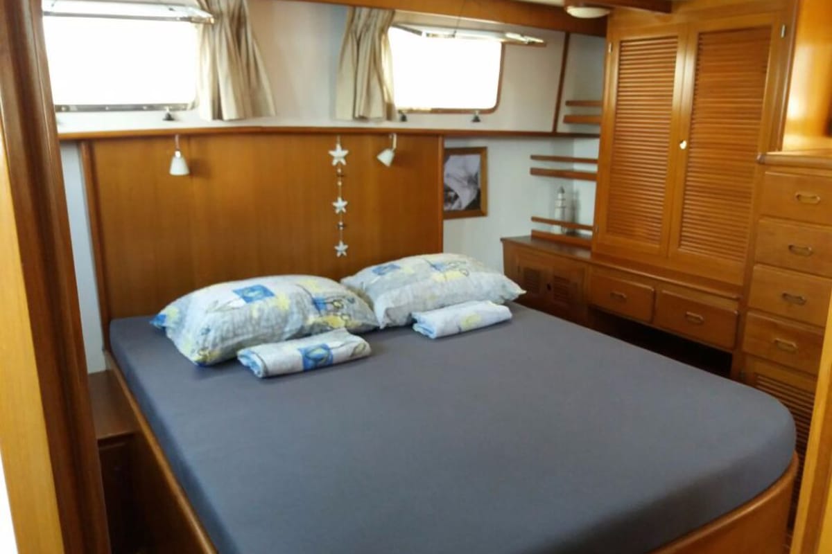 Cabin on Sea Lion, a Custom Made Trawler HAMPTON 42 yacht at Zadar, Croatia