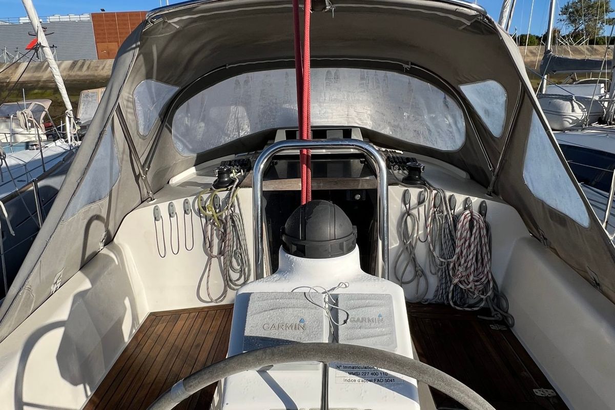 Cockpit of Odysse, a Delphia Yachts Delphia 31 sailboat at Port Navalo, France