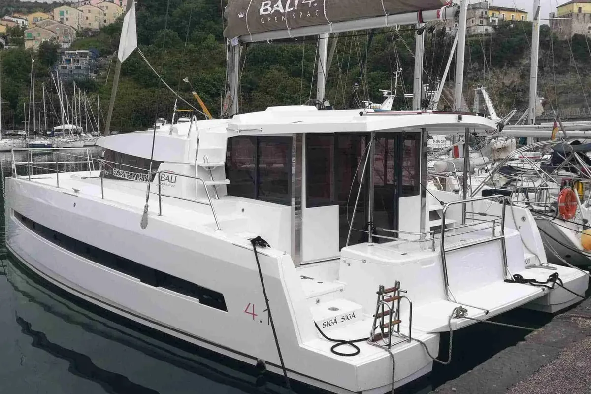 Sigà Sigà, a Bali Bali 4.1 catamaran at Agropoli, Italy