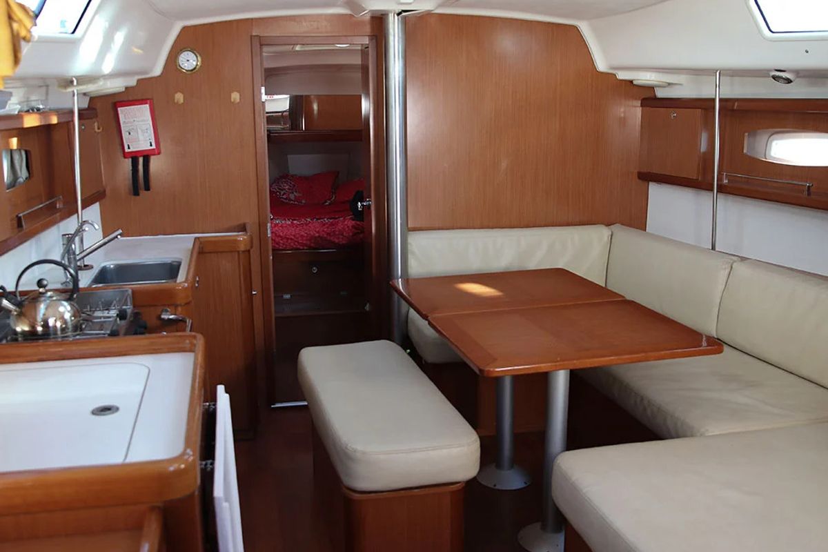 Salon of Tizef, a Beneteau Oceanis 40 sailboat at Saint-Cast-le-Guildo, France