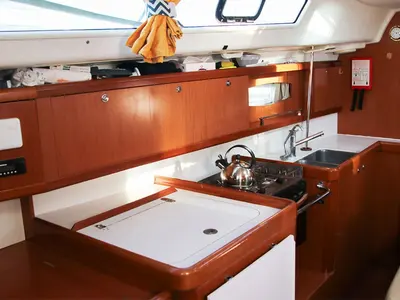 Galley of Tizef, a Beneteau Oceanis 40 sailboat at Saint-Cast-le-Guildo, France